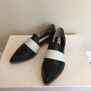 Matt Bernson leather black flat/loafer 8US.